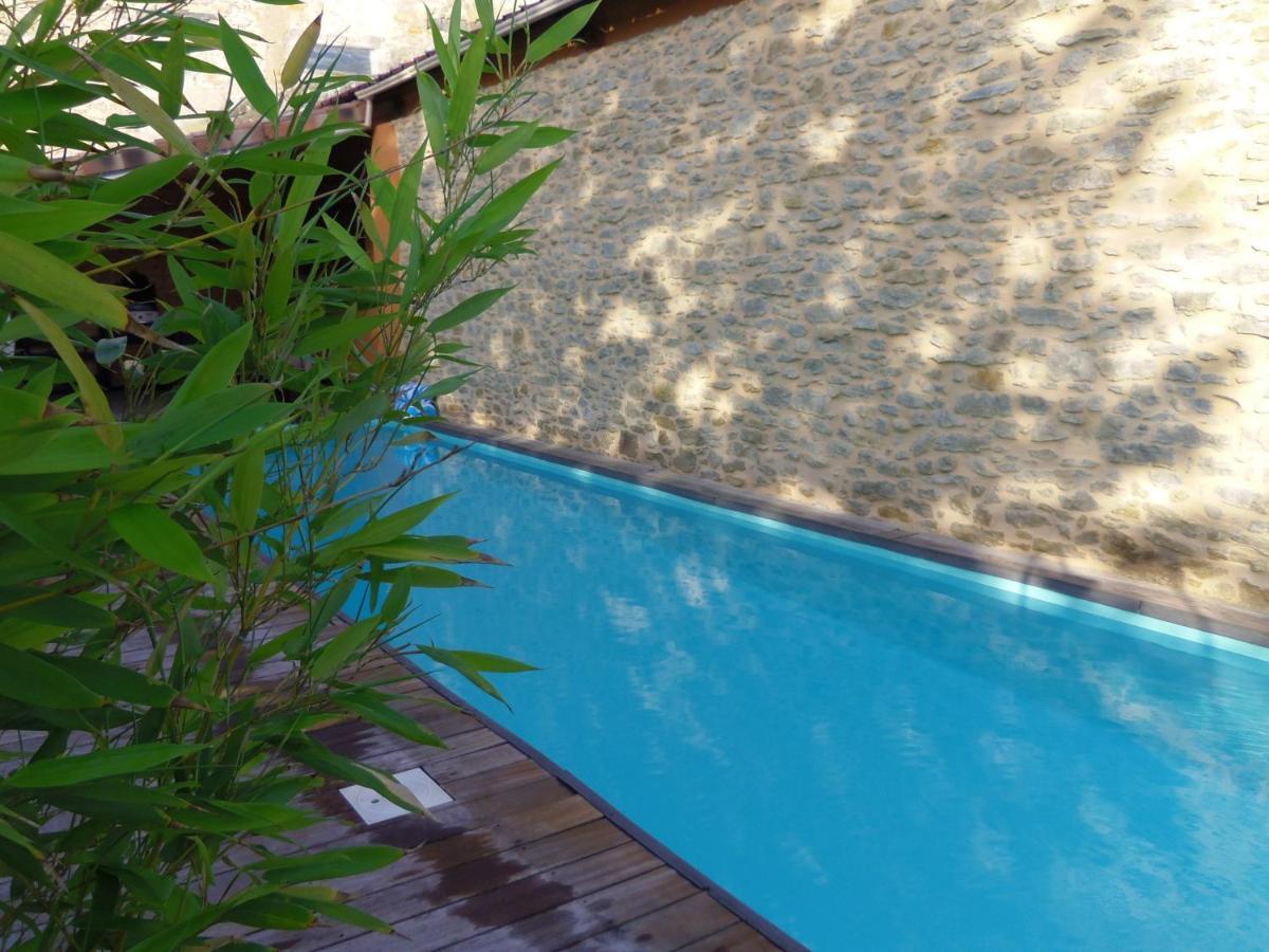 Appartement À Fleur D'Eau à Sainte-Colombe-sur-lʼHers Extérieur photo