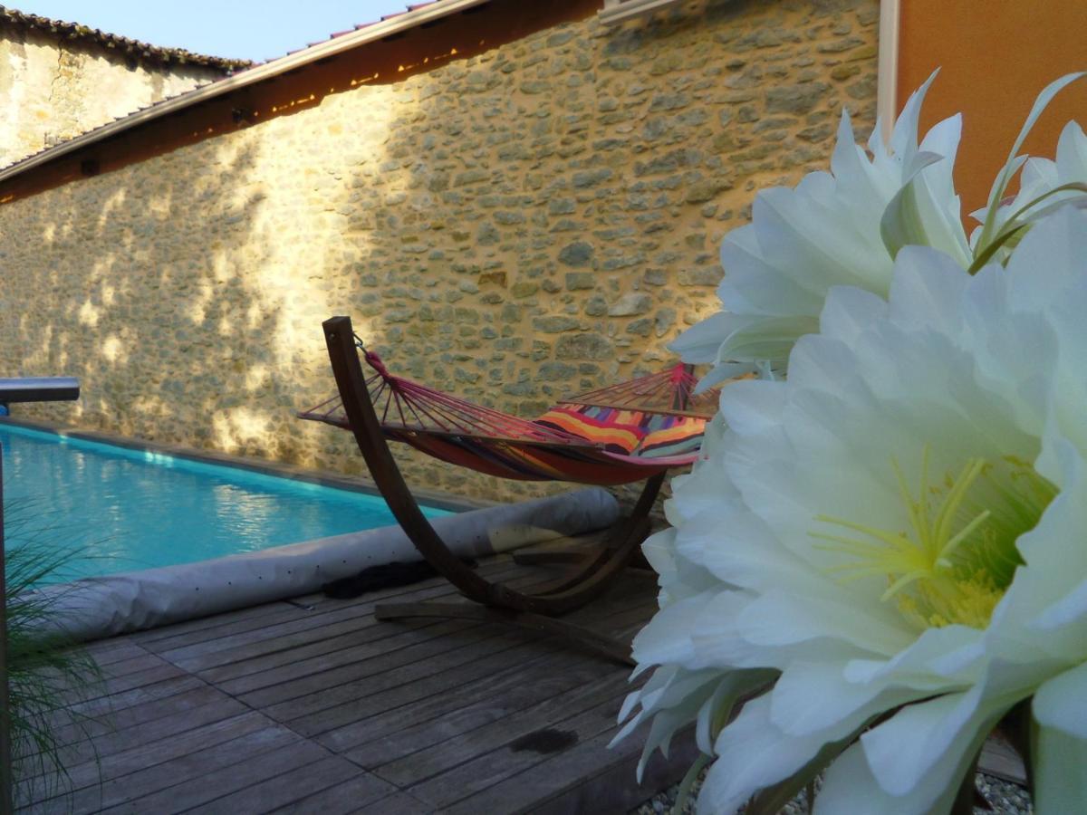 Appartement À Fleur D'Eau à Sainte-Colombe-sur-lʼHers Extérieur photo