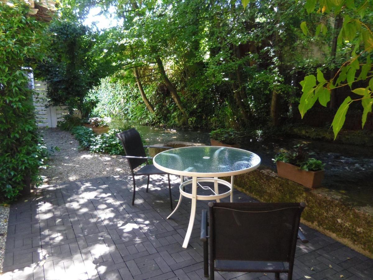 Appartement À Fleur D'Eau à Sainte-Colombe-sur-lʼHers Extérieur photo